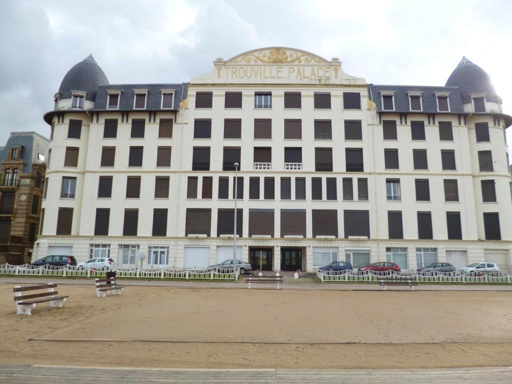 Paradis Les Pieds Sur Le Sable Trouville Palace Zewnętrze zdjęcie